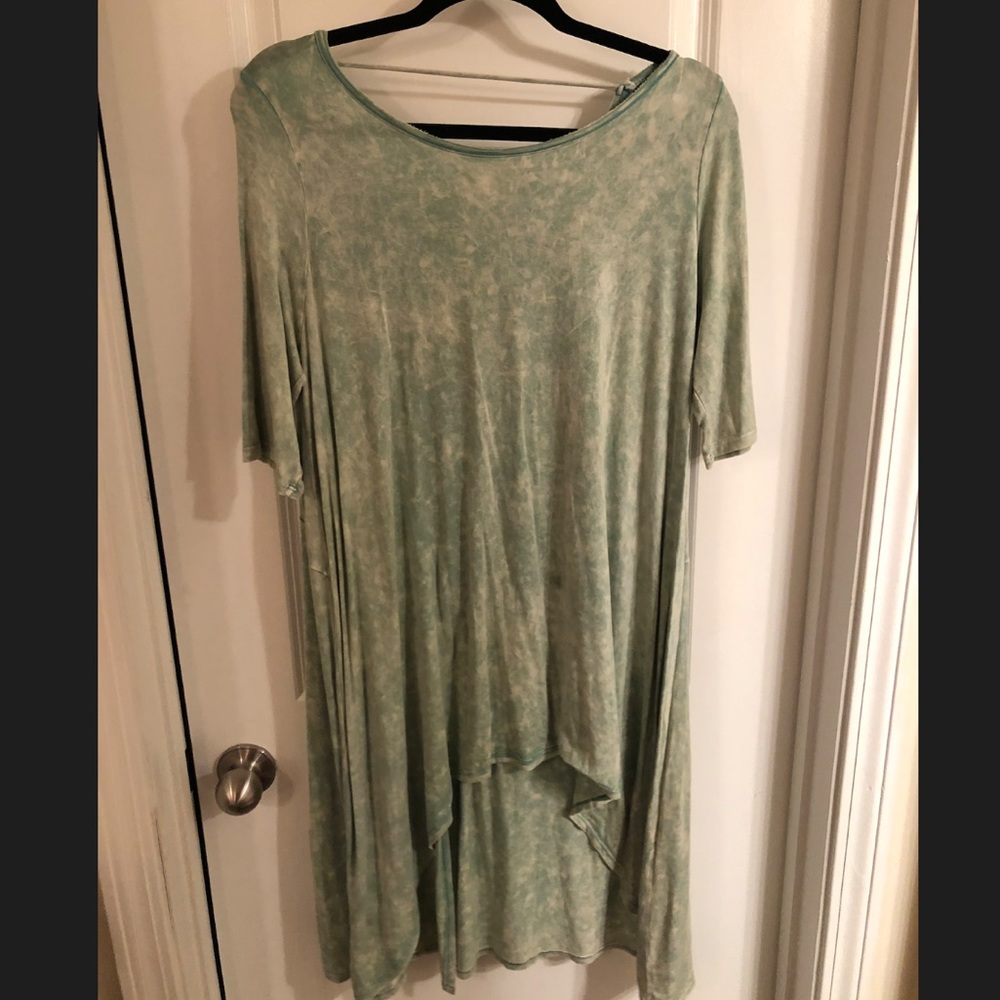 Mint green tie dye top w/ v neck back & open back